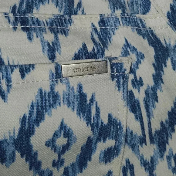 Chico’s So Slimming Stretch Blue and White Ikat Patterned Jeans Size 2.5 - Picture 10 of 16